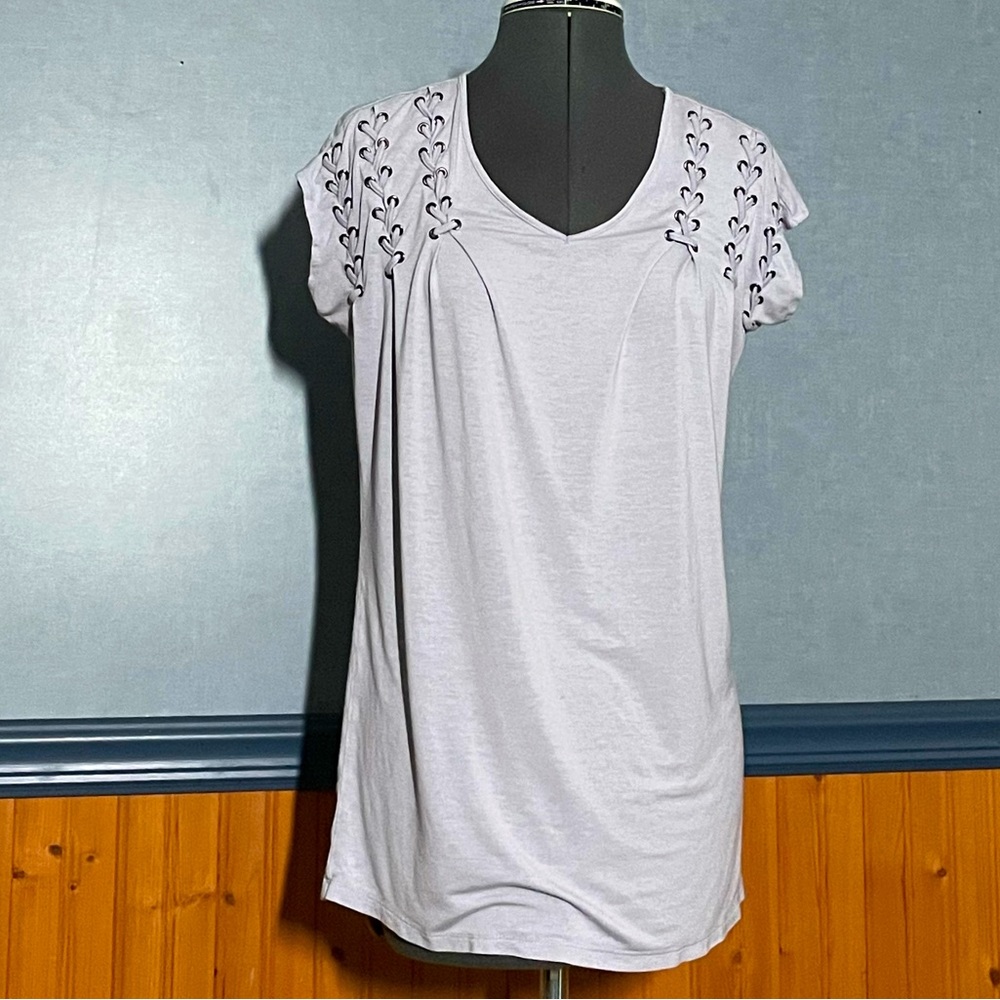 🔥3 for $15 Sale- Simply Noelle light gray tee